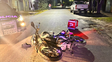 Robo de moto, persecución y choque: uno de los delincuentes intentó disfrazarse de repartidor