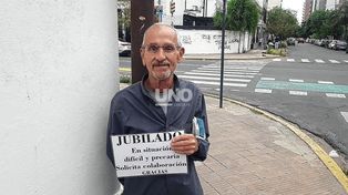 Carlos y su difícil situación como jubilado que lo empujó a la calle.&nbsp;