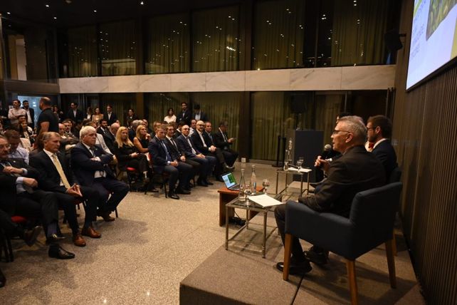 Los economistas de la Bolsa presentaron un informe sobre retenciones.