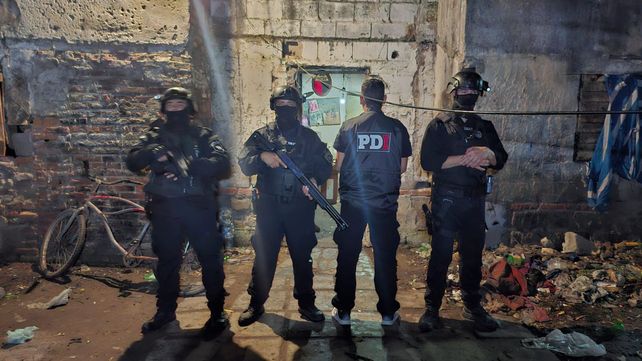 Alto Verde: ocho allanamientos simultáneos dejaron cuatro detenidos por homicidio y dos tentativas, entre ellos Hamburguesita