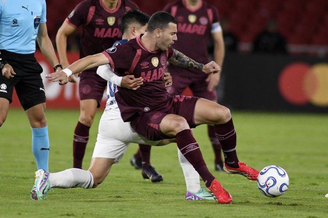 Lanús jugó en Ecuador ante la Liga.