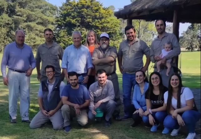 La principal de Caraguatá actividad es la producción lechera y actualmente cuentan con un rodeo de 2200 vacas totales en un sistema pastoril ordeñadas en cinco tambos.