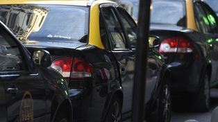 Discusión con taxistas en el centro: el pasajero golpeado sigue grave pero da señales positivas