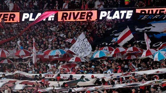 Los hinchas del Millonario silbaron al equipo e insultaron a los dirigentes.