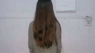 Tiene 12 años y vive escondida porque un vecino, condenado por violación, la acosa