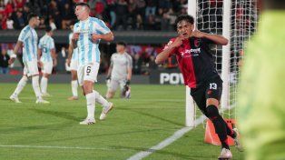 Facundo Guch celebra el segundo gol leproso ante Atlético Tucumán, en lo que fue la última victoria de Newell’s, en la octava fecha del Clausura.&nbsp;