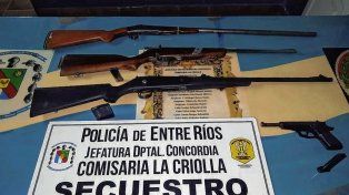La Policía de Concordia recibió dos denuncias por violencia de género. Allanaron en Los Charrúas y La Criolla, e incautaron armas y detuvieron a dos hombres.