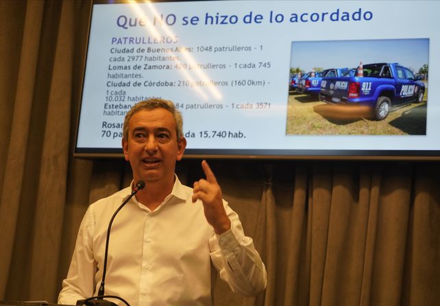 Reclamo e insitencia. El&nbsp; intendente Pablo Javkin volvió a exigir más patrulleros: Rosario necesita llenarse de luces azules.