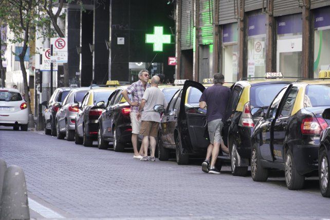 Los relojes de los taxis empezaron se actualizaron este martes.