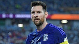 Messi con la casaca de Argentina alternativa.