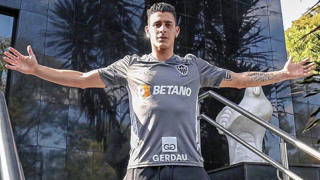 Cristian Pavón fue presentado y este domingo ya tuvo su primera práctica.