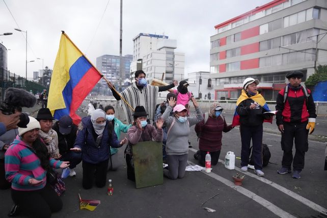 Los indígenas llaman a sostener la protesta que lleva 14 días en Ecuador