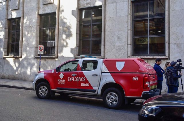 La división de Explosivos de la Unidad Regional II esta mañana en Tribunales.&nbsp;