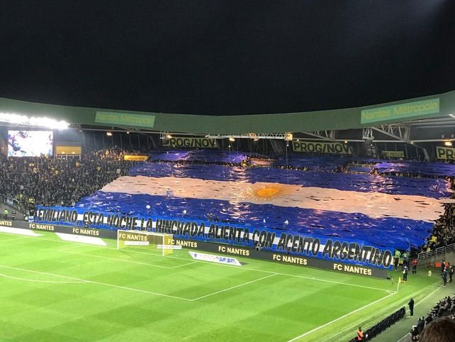 El emotivo homenaje de Nantes y Saint Etienne a Emiliano Sala