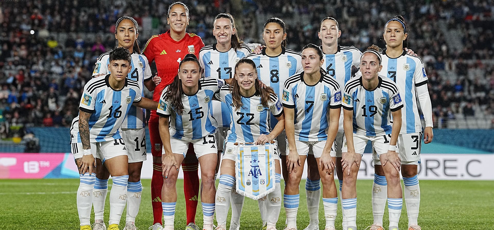 La selección argentina posa antes del partido de fútbol del Grupo G de la Copa Mundial Femenina entre Italia y Argentina en Eden Park en Auckland, Nueva Zelanda, el lunes 24 de julio de 2023. (Foto AP/Abbie Parr) La selección argentina posa antes del partido de fútbol del Grupo G de la Copa Mundial Femenina entre Italia y Argentina en Eden Park en Auckland, Nueva Zelanda, el lunes 24 de julio de 2023. (Foto AP/Abbie Parr)