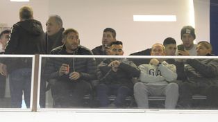 Carlos Retegui estuvo en el Amalfitani viendo el partido de Central junto a Tevez.