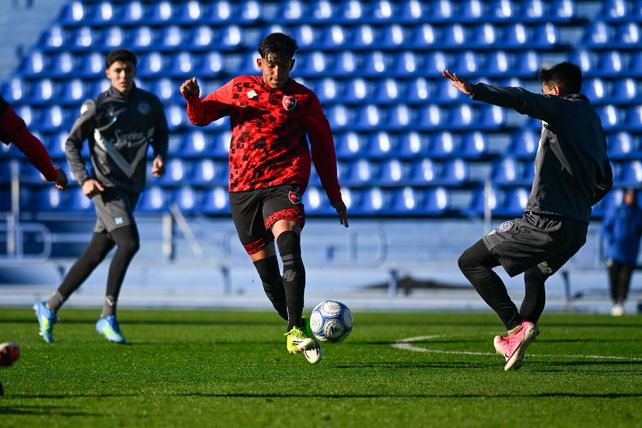 Facundo Guch anotó el segundo tanto en la victoria de Newells sobre Vélez en Liniers.&nbsp;