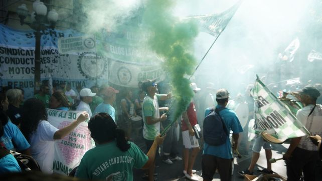 Los cadetes llevaron sus reclamos a la sede local de la Gobernación para exigir medidas de fondo en materia de seguridad.