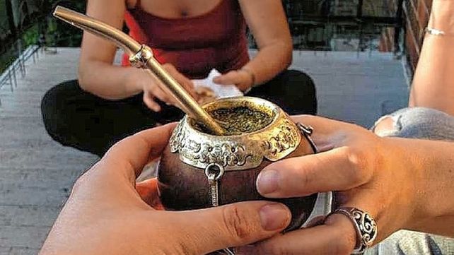 Chau al mate compartido después del coronavirus Chau al mate compartido después del coronavirus