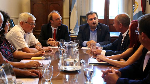 Saglione habló de cláusula gatillo