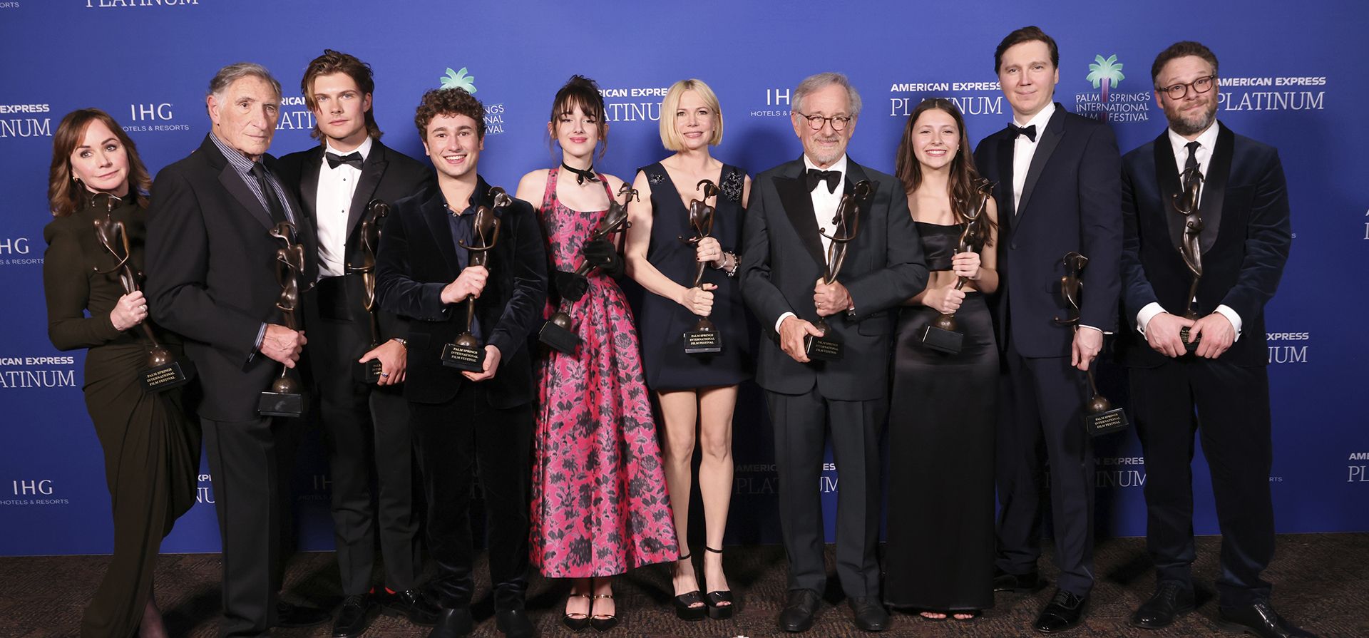 El elenco y el equipo de