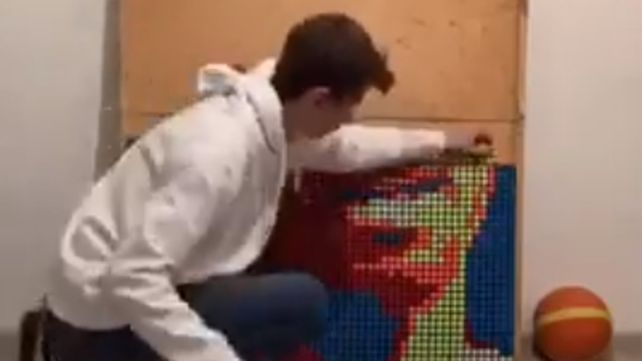Homenajeó a Kobe Bryant con un retrato perfecto hecho sólo con cubos de Rubik