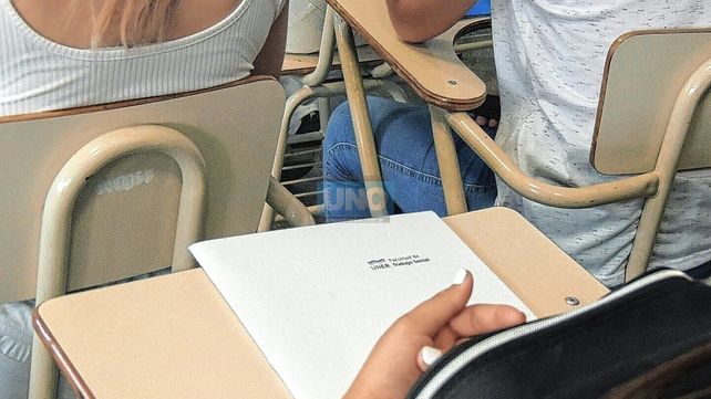 Docentes universitarios de la UNER adhieren este jueves y viernes a a un paro nacional.