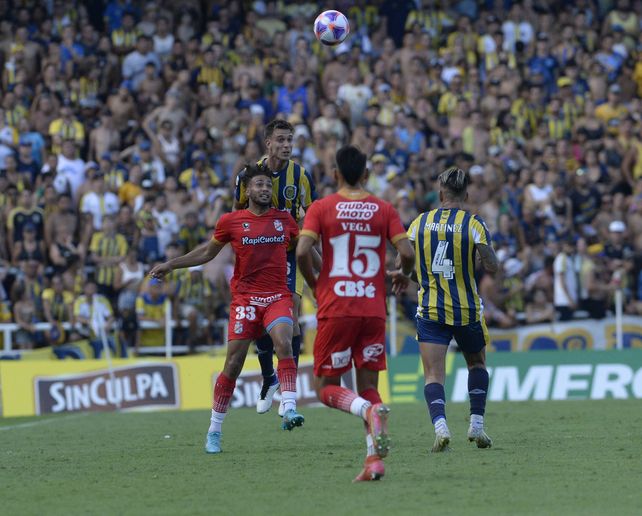 Conta Arsenal, el equipo de Russo recibió un gol a los 3 minutos. Después logró darlo vuelta y pudo ganarlo.