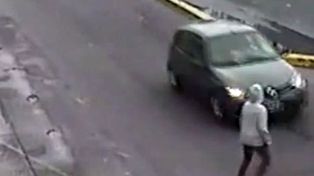 Una carancho intentó estafar a un automovilista en Hurlingham y fue filmada