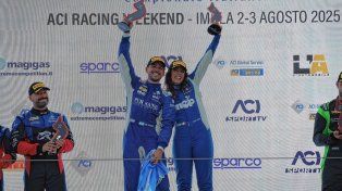 El piloto argentino junto a Vittoria Piria se subieron a lo más alto del podio en Italia.