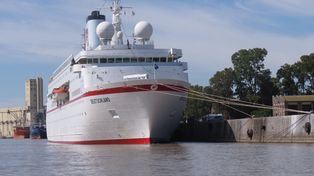 El crucero alemán que arribó a Rosario en enero de 2012 con más de 300 pasajeros.