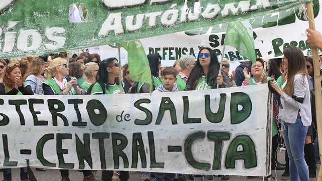 Por trabajo, producción y soberanía gremios y organizaciones sociales se manifestaron en Paraná