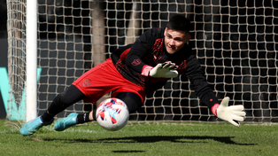Con la pilcha rojinegra que estrenó el viernes, Morales tendrá sus primeros minutos en cancha ante Colón.