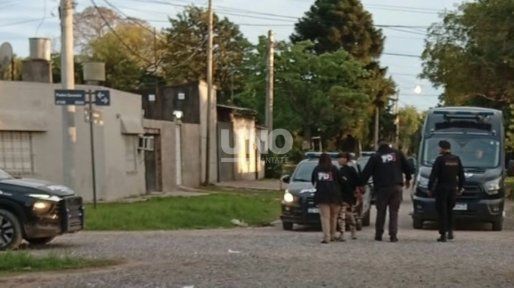 Asesinaron a un joven de 21 años de una puñalada en el cuello y aprehendieron a su expareja
