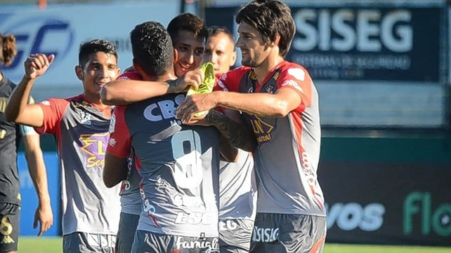 Arsenal venció a Racing y aprovechó la derrota de Unión