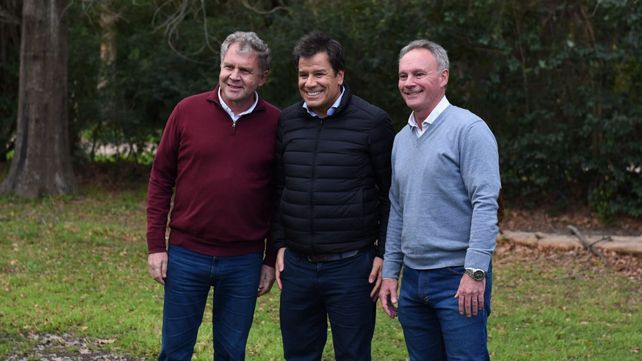 Los precandidatos radicales Galimberti y Schneider se fotografiaron con el referente bonaerense.
