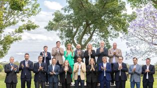Un día de reunión en Cayastá. El próximo mandatario santafesino posó junto al equipo que lo acompañará en la Casa Gris.