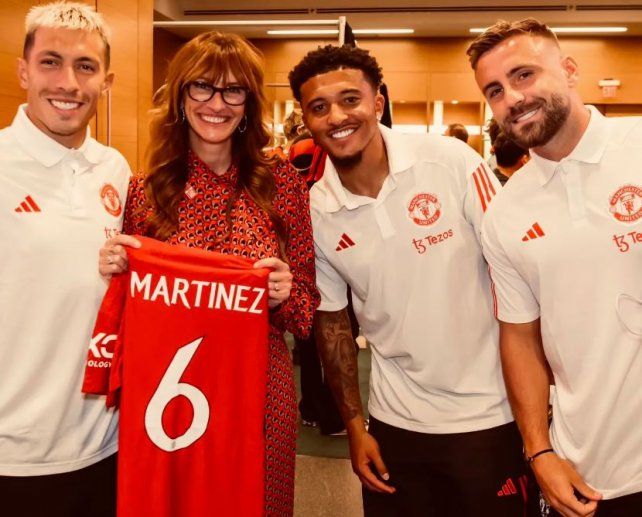 Lisandro Martínez le regaló una camiseta a Julia Roberts