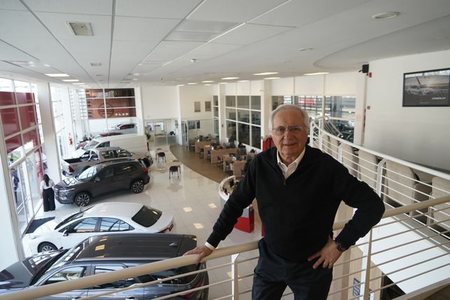 El empresario Jorge Giorgi, en su concesionaria Ginza.