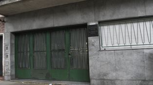 El bioquímico y vicepresidente del Banco Municipal Constantino Razzetti fue asesinado el sábado 14 de octubre de 1973 frente a su casa de San Lorenzo 2674.