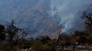 Combaten incendios en las sierras cordobesas