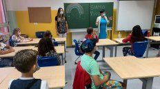 El regreso de los secundarios se hizo con topes de 50% o 75% de alumnos por clase, según los casos y regiones. El regreso de los secundarios se hizo con topes de 50% o 75% de alumnos por clase, según los casos y regiones.