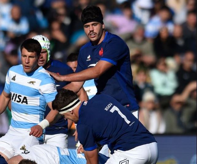 Hugo Araudou (frente) y Oscar Jegou (7)