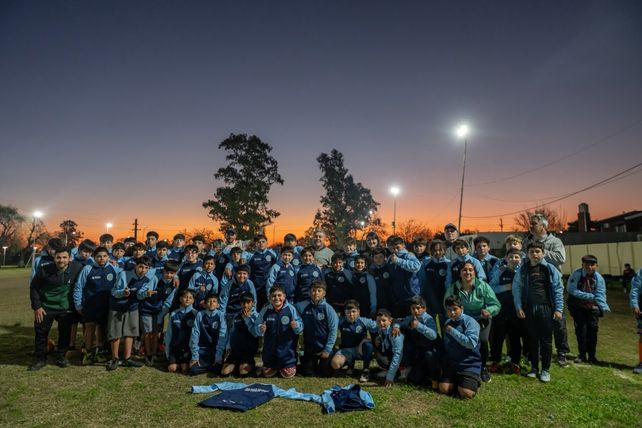 Más de 150 nadadores participaron de los tradicionales 60 de posta americana en Timbúes