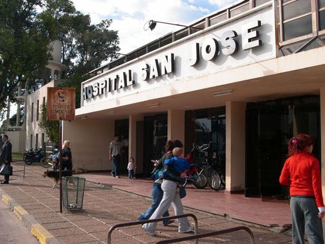 Frente. Ingreso del Hospital San José donde se vivió la balacera.