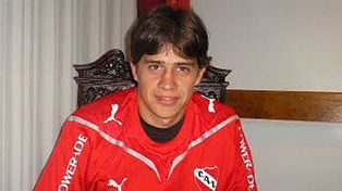 Un jugador de Independiente llev&oacute; tres chicas a su casa y le robaron todo