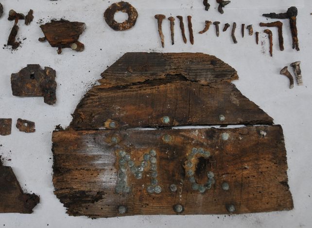 Las iniciales de Miguel de Cervantes en la tapa del ataúd