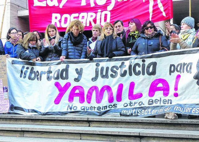 Reclamo. Distintas agrupaciones de Mujeres pidieron frente a Tribunales la libertad de Yamila durante el 2016.