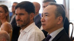 El gobernador Maximiliano Pullaro y el embajador de China, Wang Wei, en Cofco, Timbúes. Volverán a reunirse en Rosario