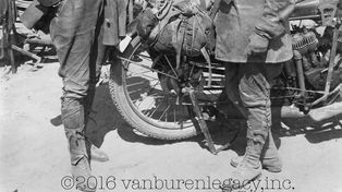 La extraordinaria travesía en moto que dos hermanas hicieron hace 100 años